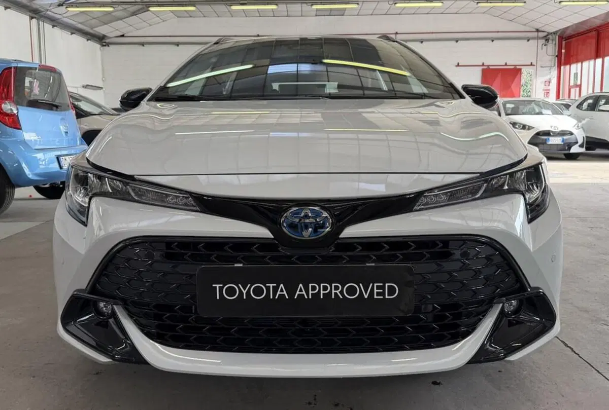 Toyota Corolla Touring Sports nuova a Monza e Brianza (2)