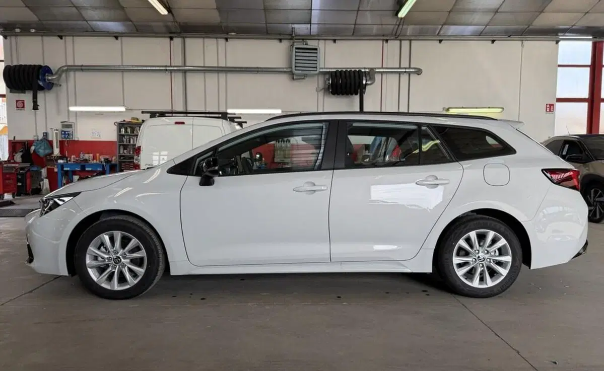 Toyota Corolla Touring Sports nuova a Monza e Brianza (3)