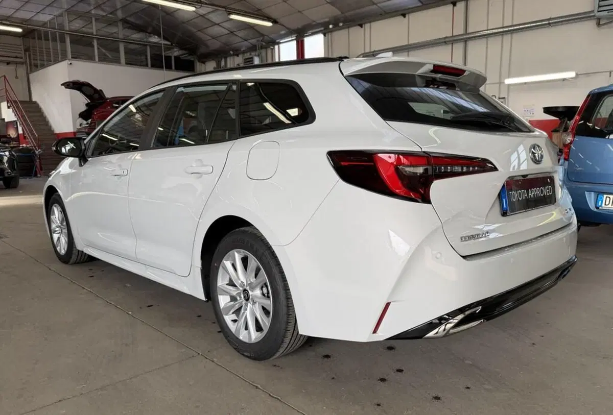 Toyota Corolla Touring Sports nuova a Monza e Brianza (4)