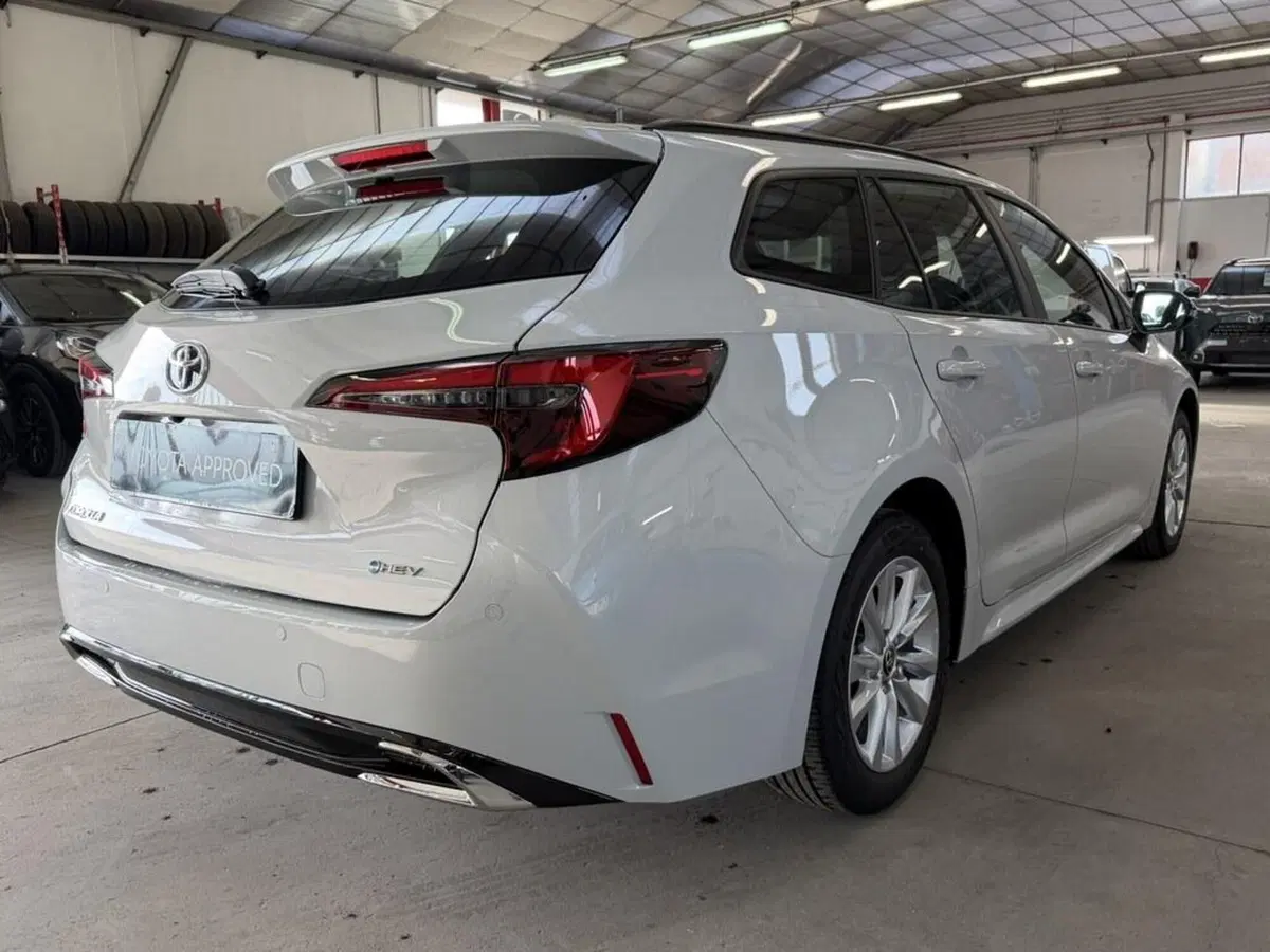 Toyota Corolla Touring Sports nuova a Monza e Brianza (6)