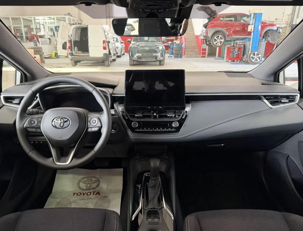 Toyota Corolla Touring Sports nuova a Monza e Brianza (8)