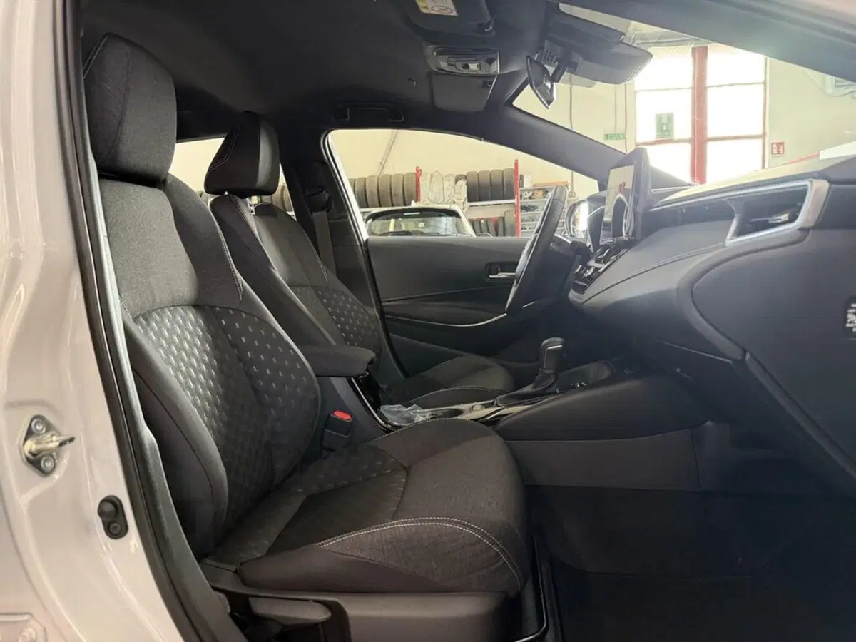 Toyota Corolla Touring Sports nuova a Monza e Brianza (9)
