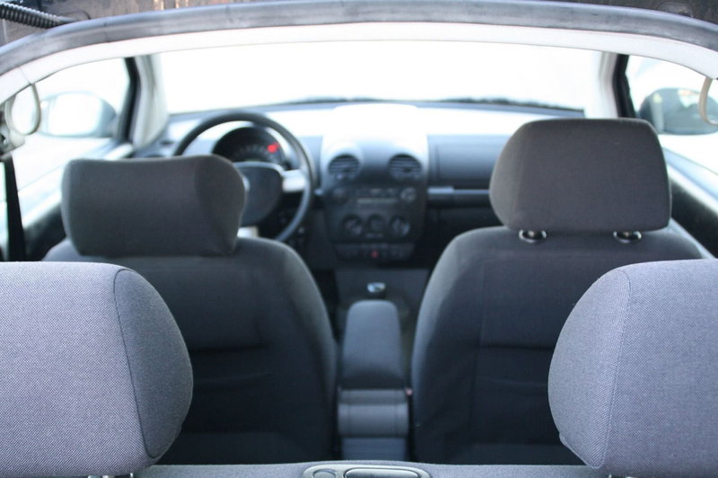 Volkswagen New Beetle usata a Pordenone (14)