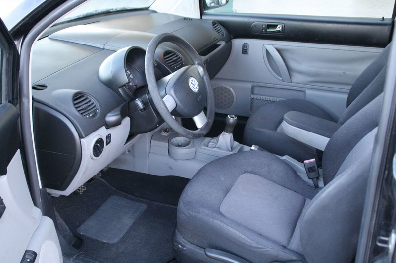 Volkswagen New Beetle usata a Pordenone (8)