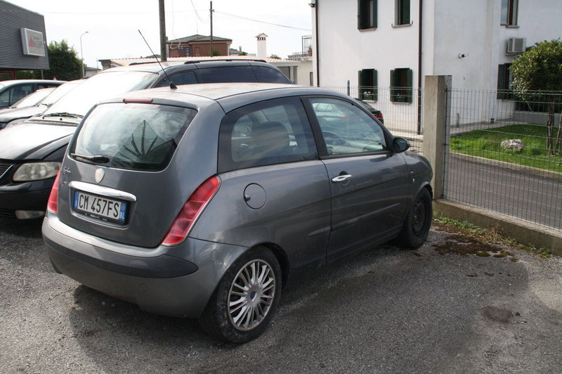 Lancia Ypsilon usata a Pordenone