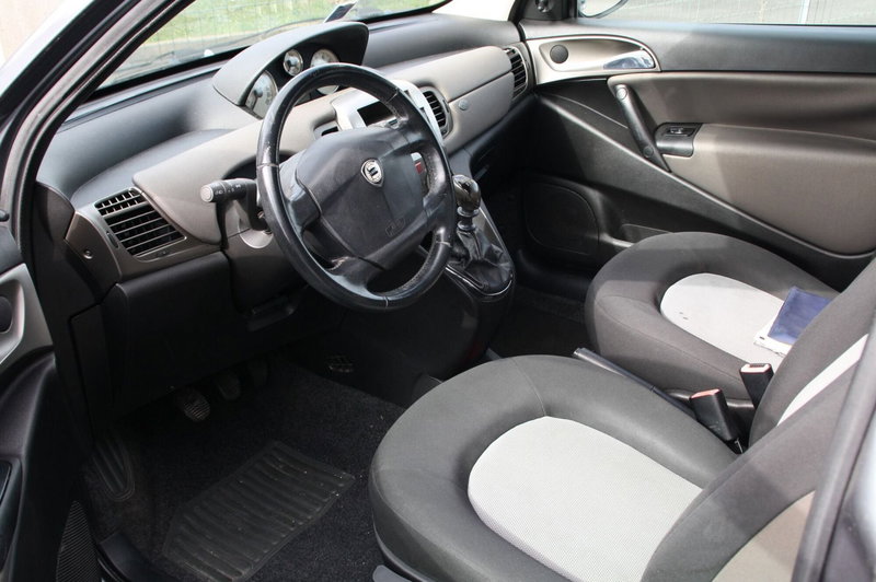 Lancia Ypsilon usata a Pordenone (4)