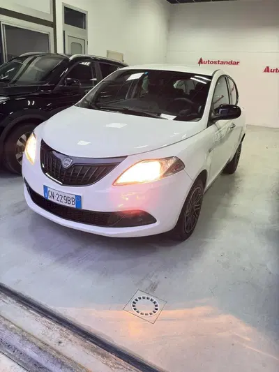 Lancia Ypsilon 1.0 FireFly 5 porte S&amp;S Hybrid Ecochic Gold del 2023 usata a Torino