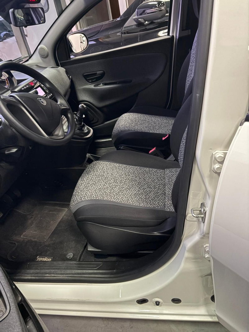 Lancia Ypsilon usata a Torino (10)