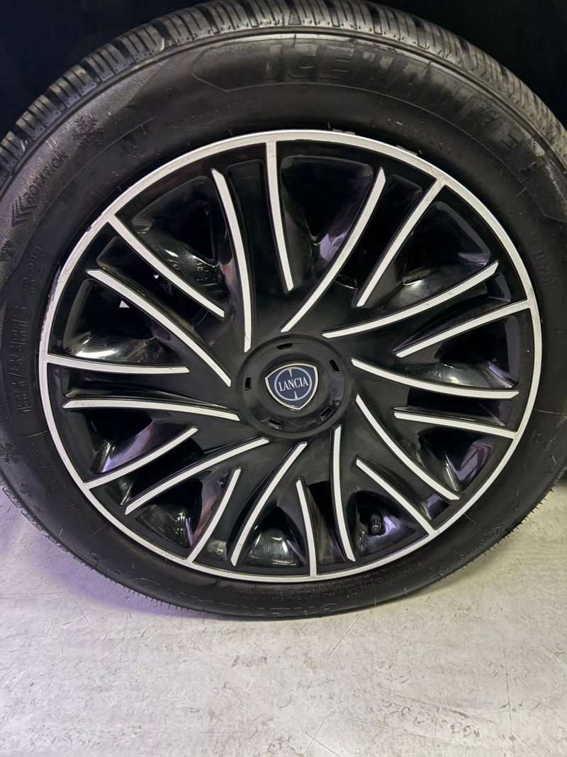 Lancia Ypsilon usata a Torino (11)