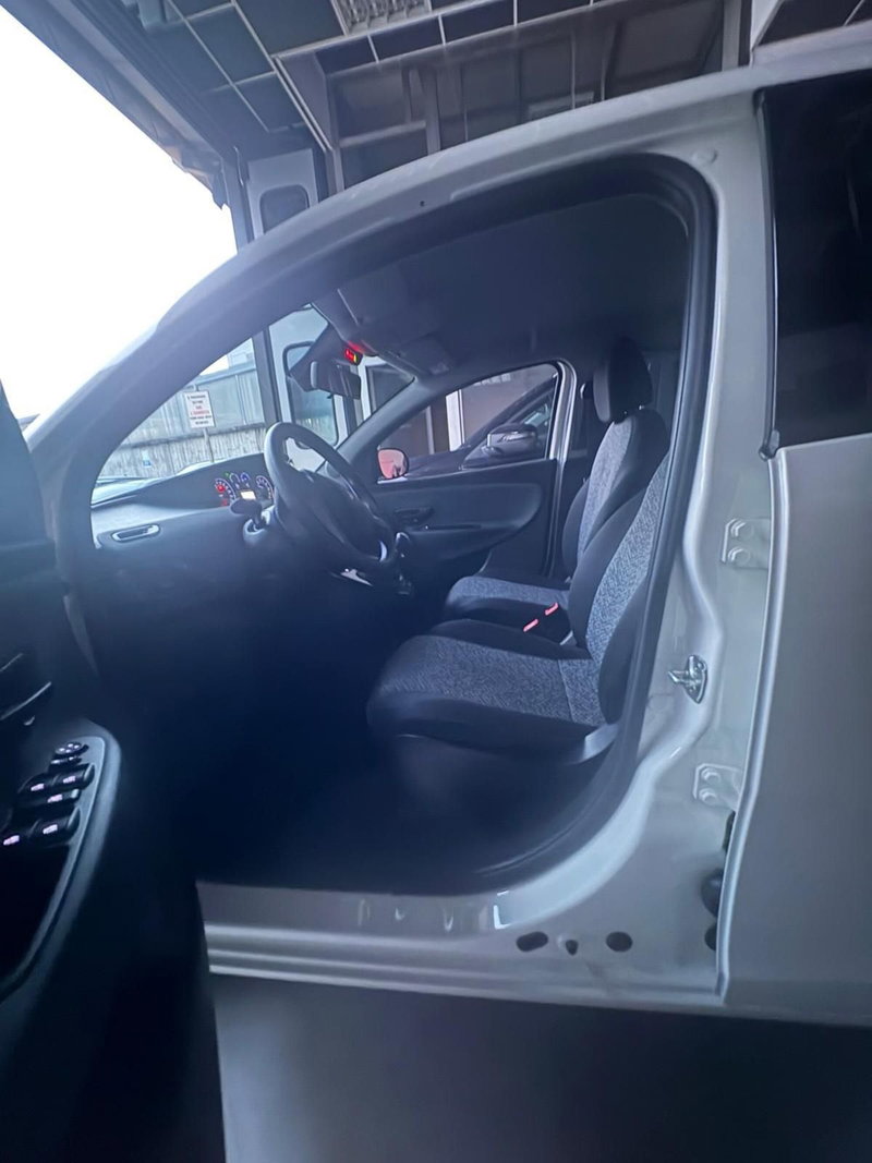 Lancia Ypsilon usata a Torino (6)