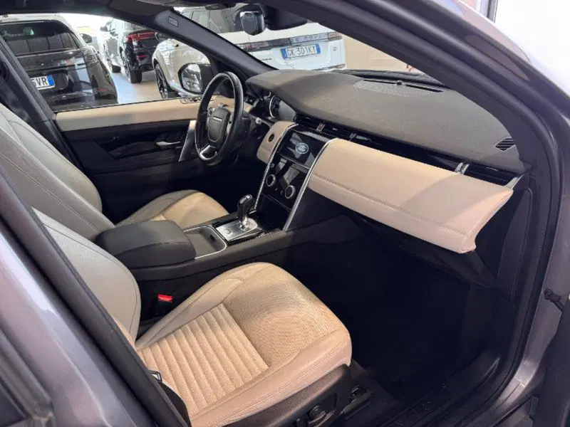 Land Rover Discovery Sport usata a Venezia (10)
