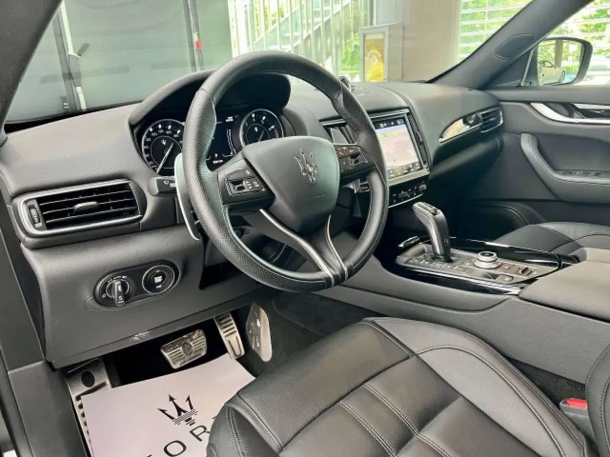 Maserati Levante usata a Torino (9)