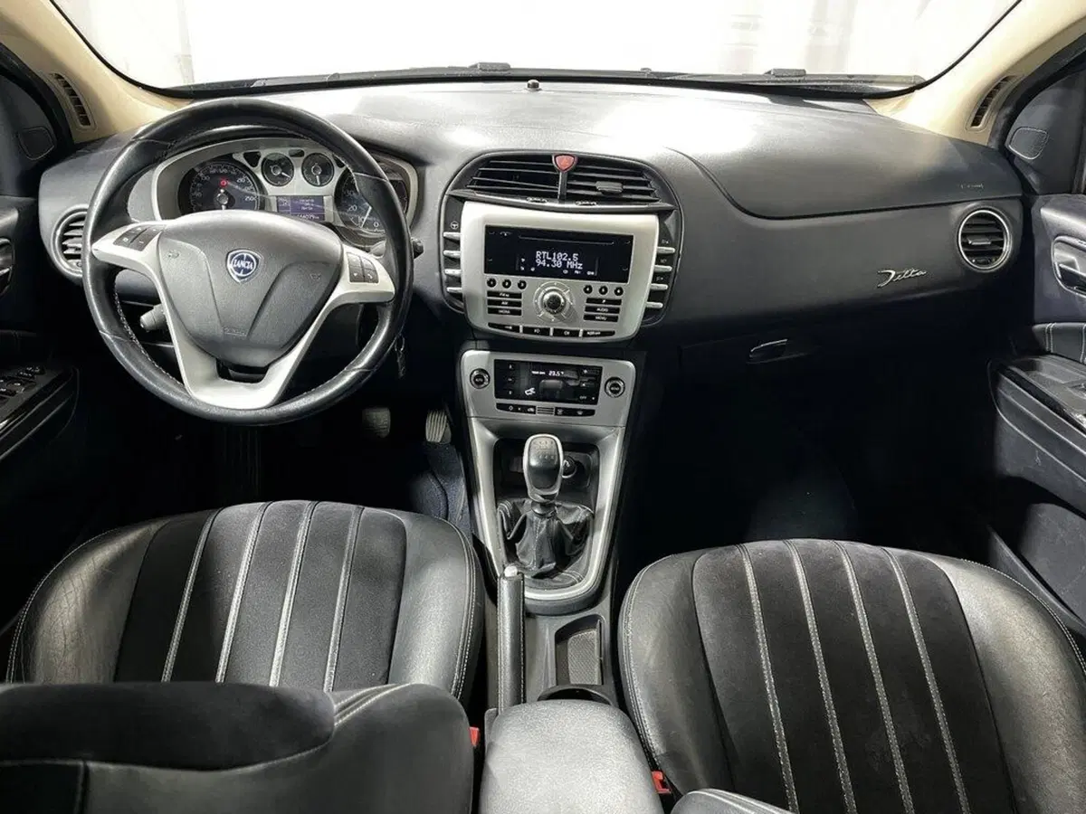 Lancia Delta usata a Sondrio (12)