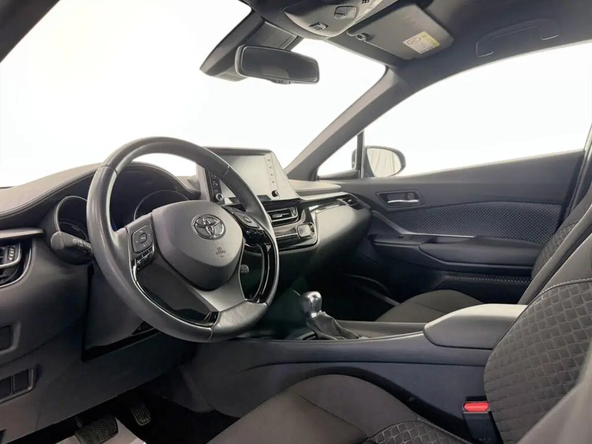 Toyota Toyota C-HR usata a Monza e Brianza (12)