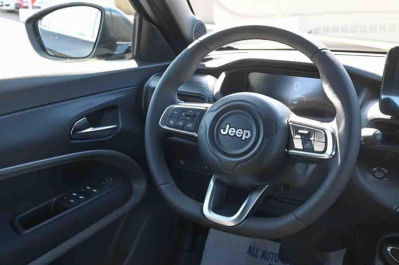 Jeep Avenger nuova a Torino (12)