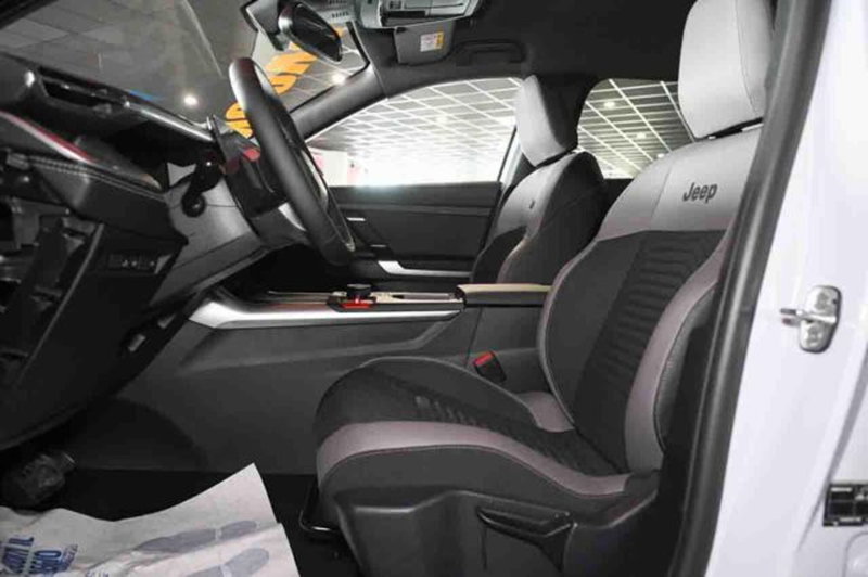 Jeep Compass nuova a Torino (9)