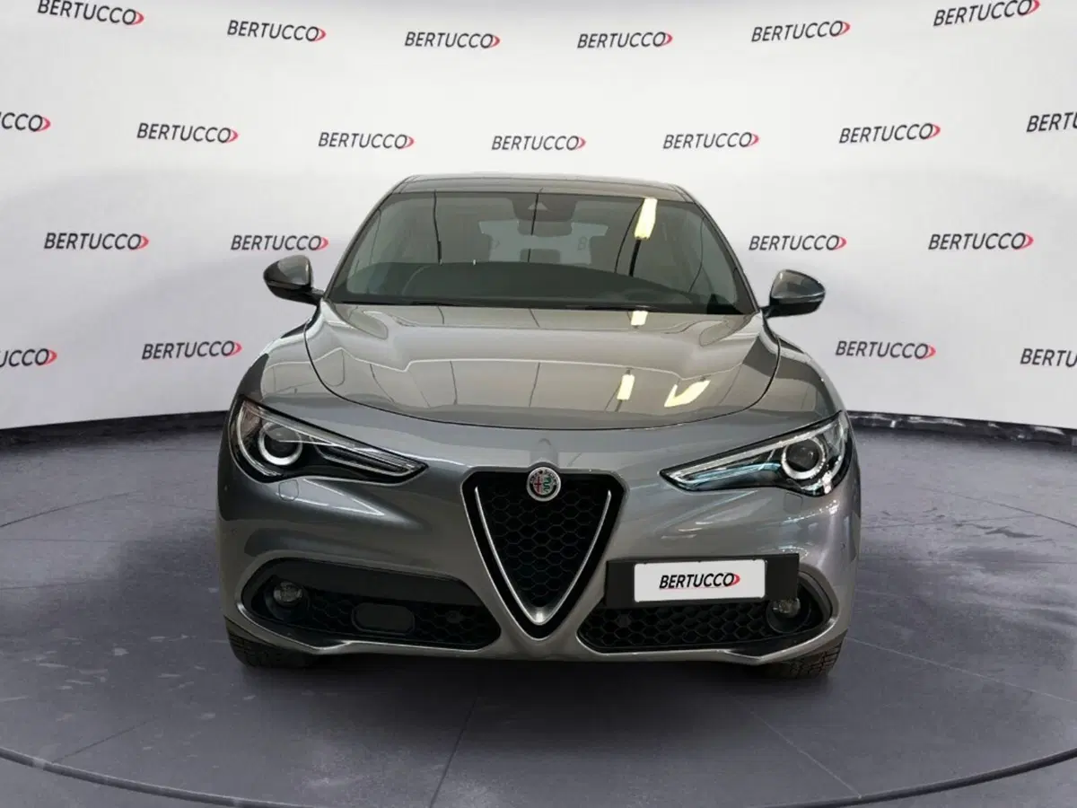 Alfa Romeo Stelvio usata a Verona (2)