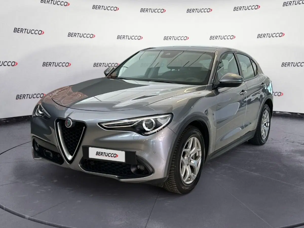 Alfa Romeo Stelvio usata a Verona (3)