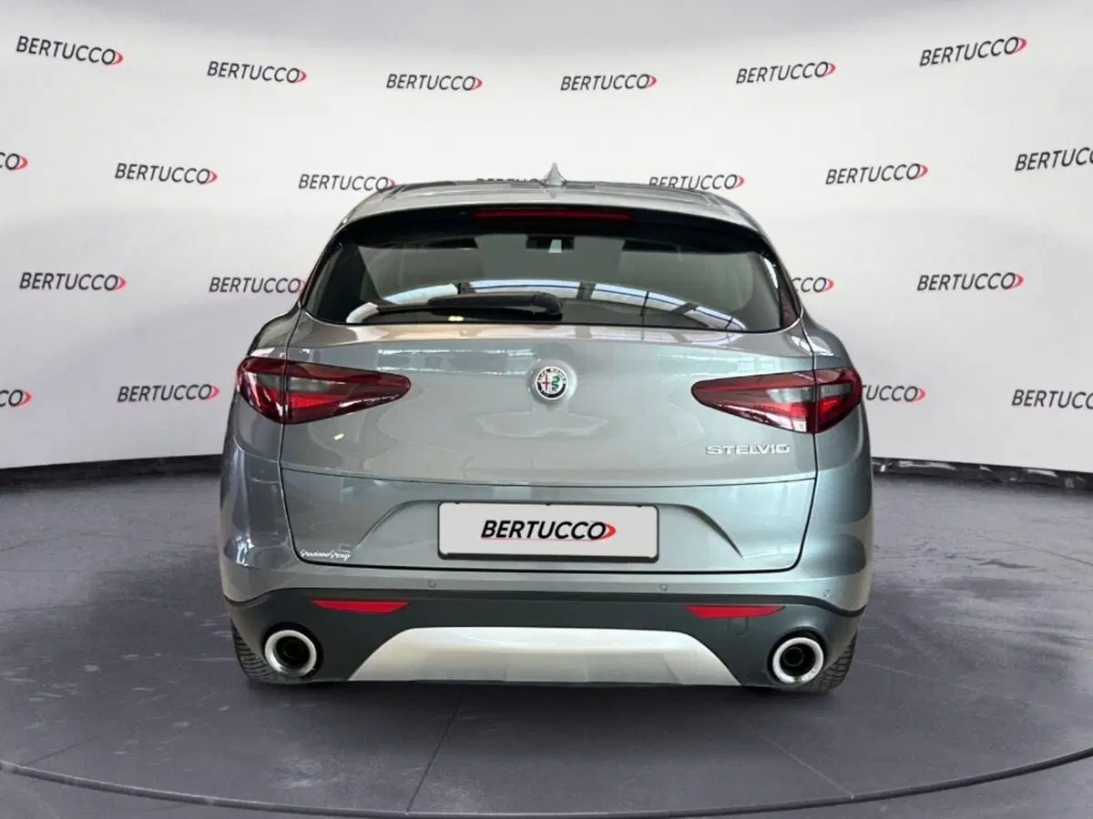 Alfa Romeo Stelvio usata a Verona (5)