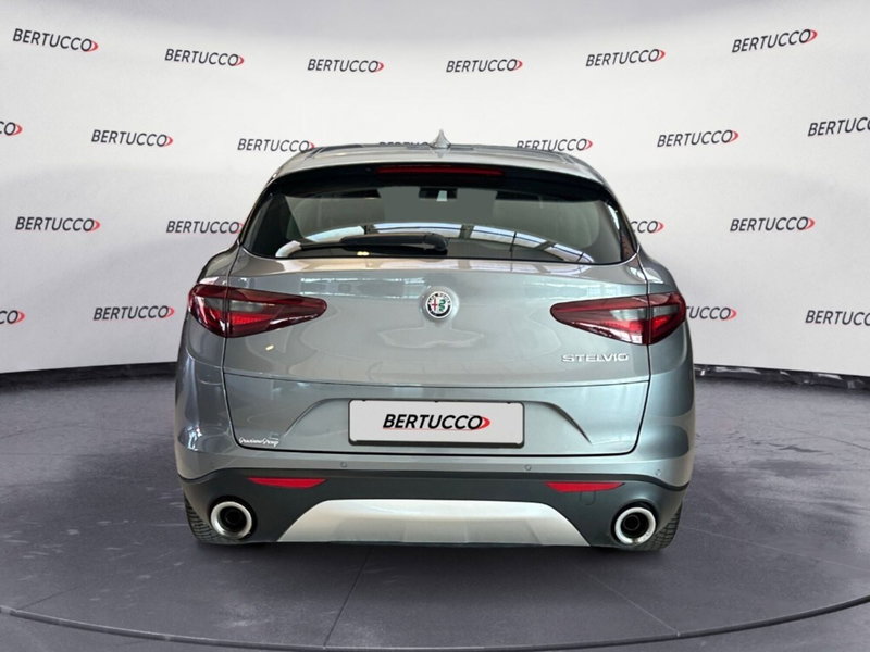 Alfa Romeo Stelvio usata a Verona (5)