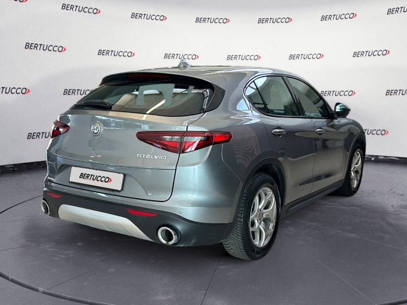 Alfa Romeo Stelvio usata a Verona (6)