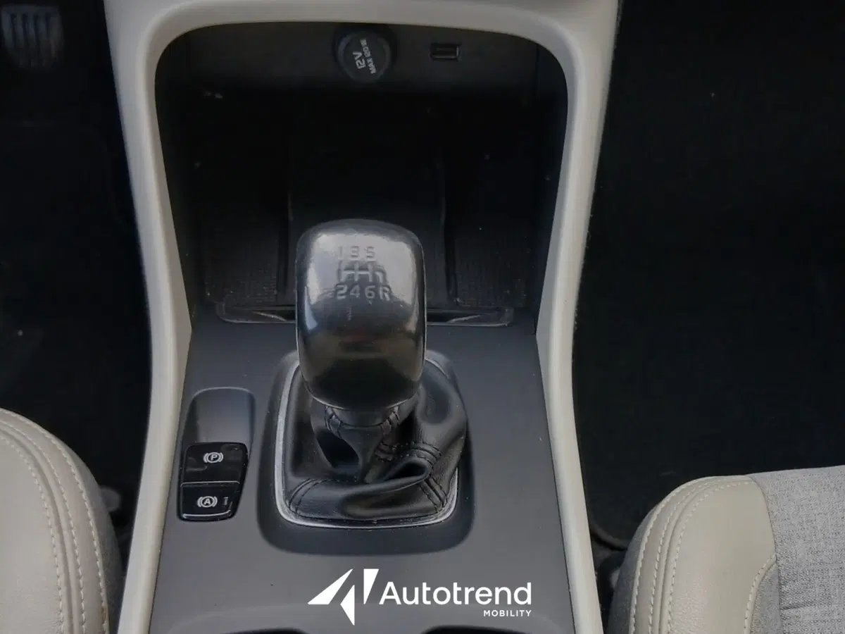 Volvo XC40 usata a Bari (12)