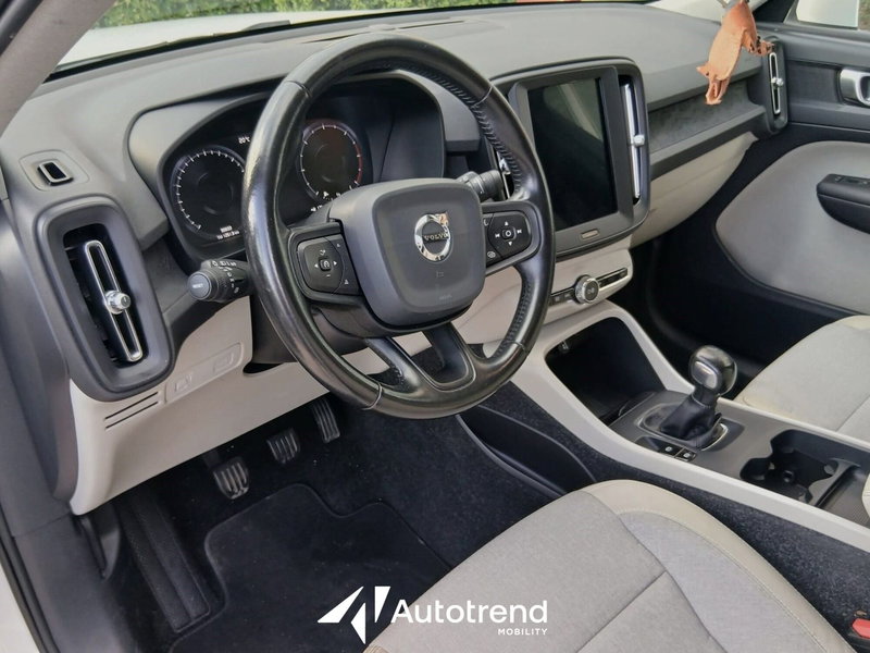 Volvo XC40 usata a Bari (7)