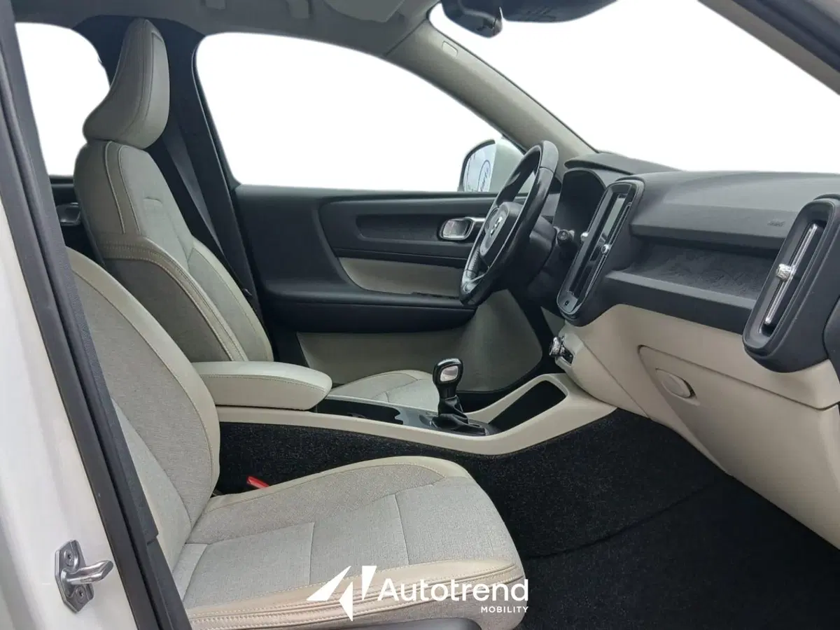 Volvo XC40 usata a Bari (8)
