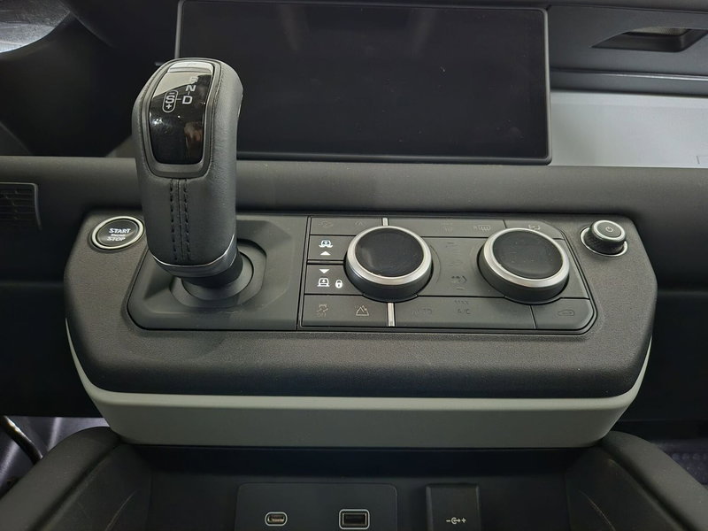 Land Rover Defender usata a Torino (10)