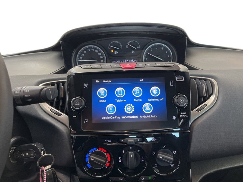 Lancia Ypsilon usata a Torino (13)
