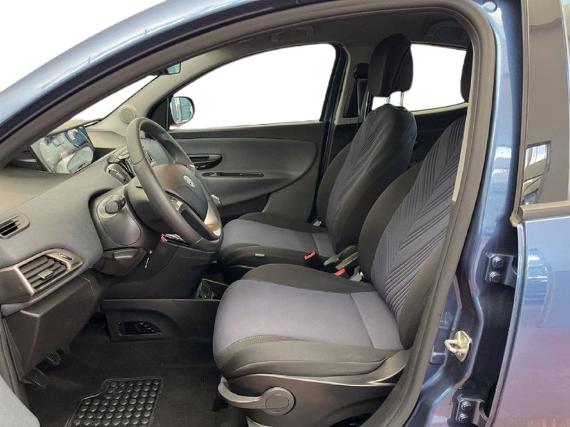 Lancia Ypsilon usata a Torino (9)