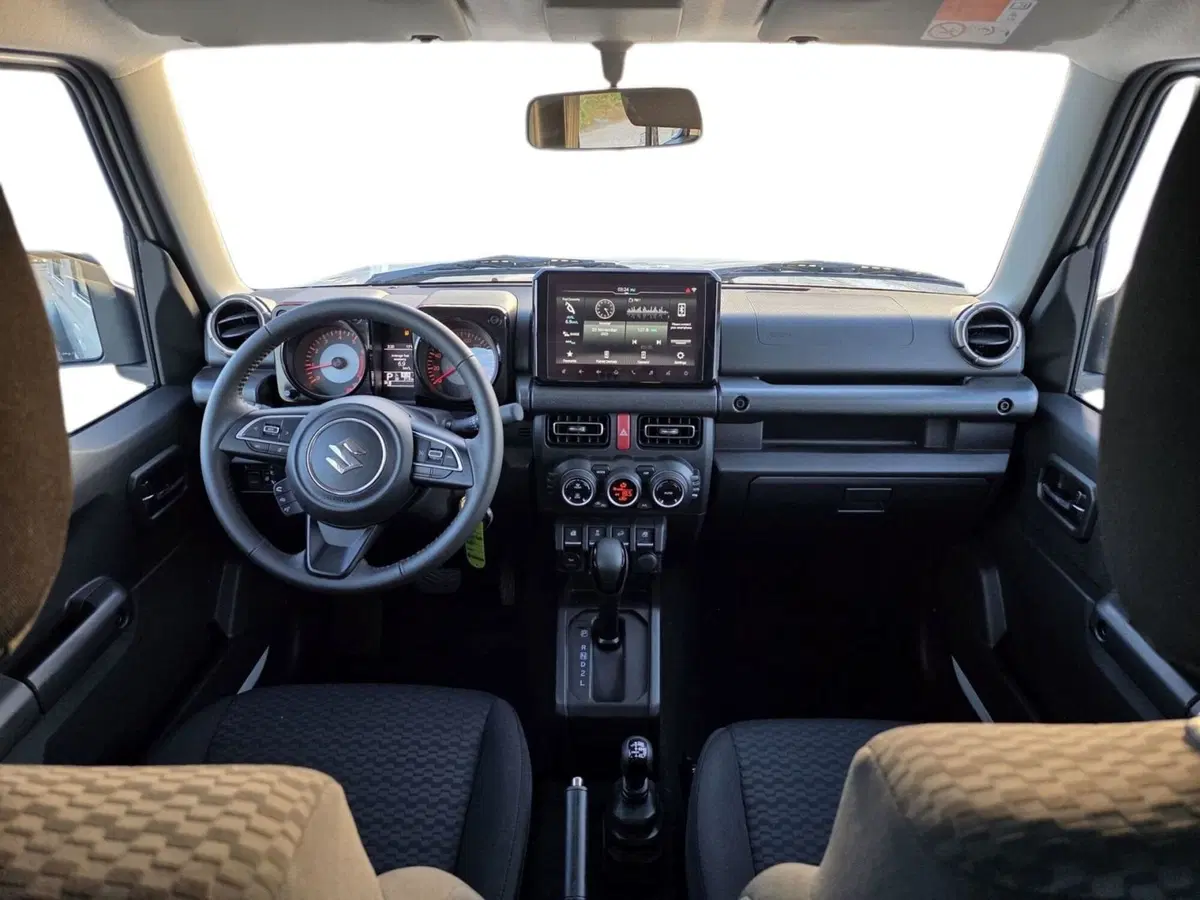 Suzuki Jimny nuova a Pistoia (11)
