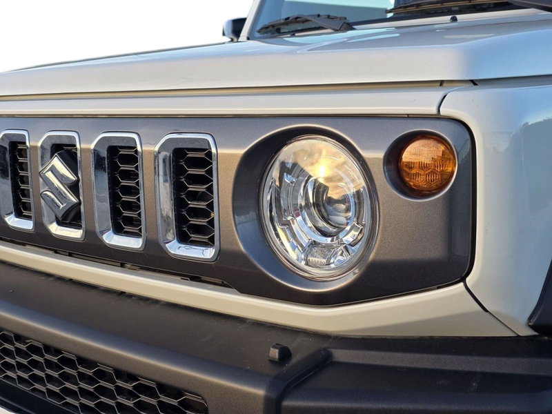 Suzuki Jimny nuova a Pistoia (12)