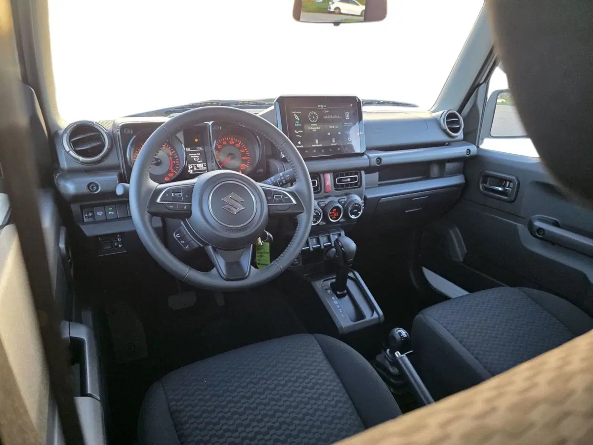 Suzuki Jimny nuova a Pistoia (15)