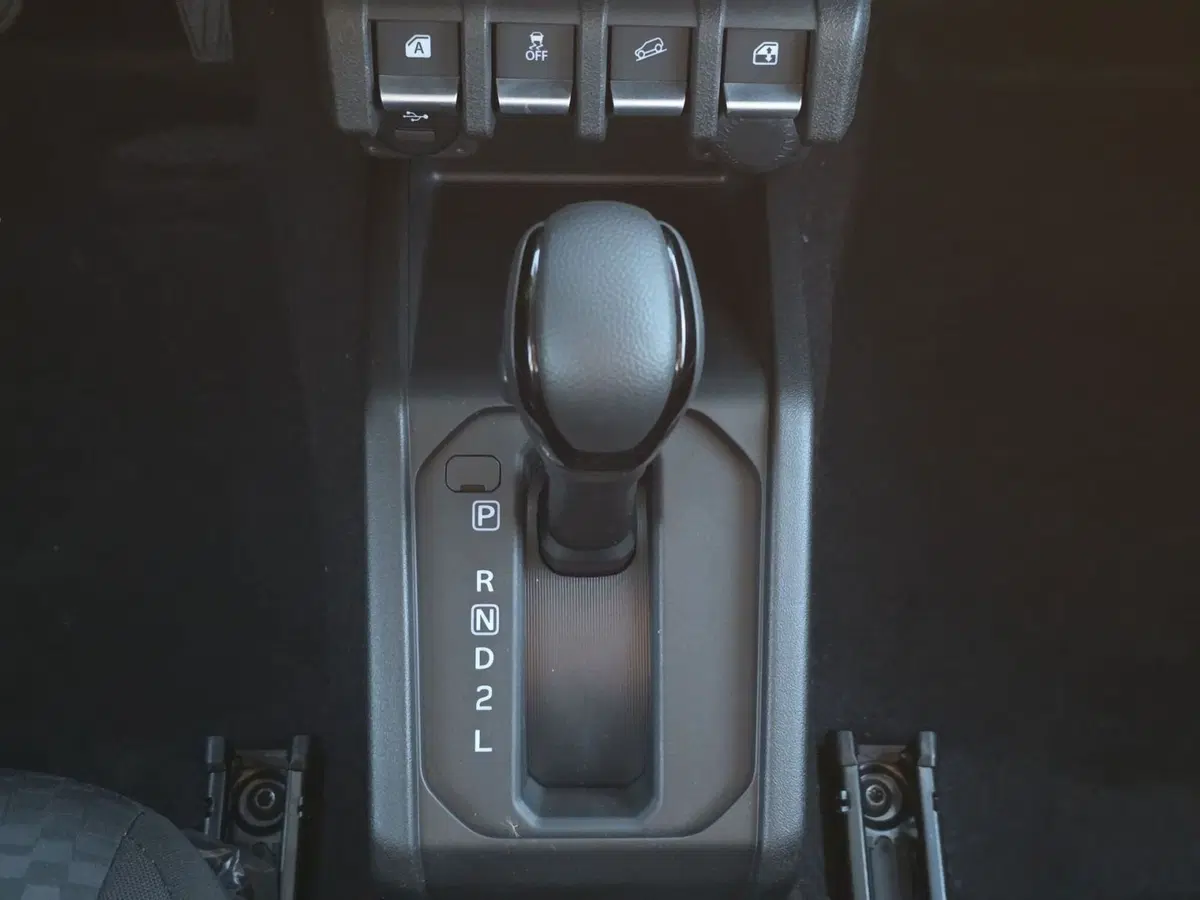 Suzuki Jimny nuova a Pistoia (8)
