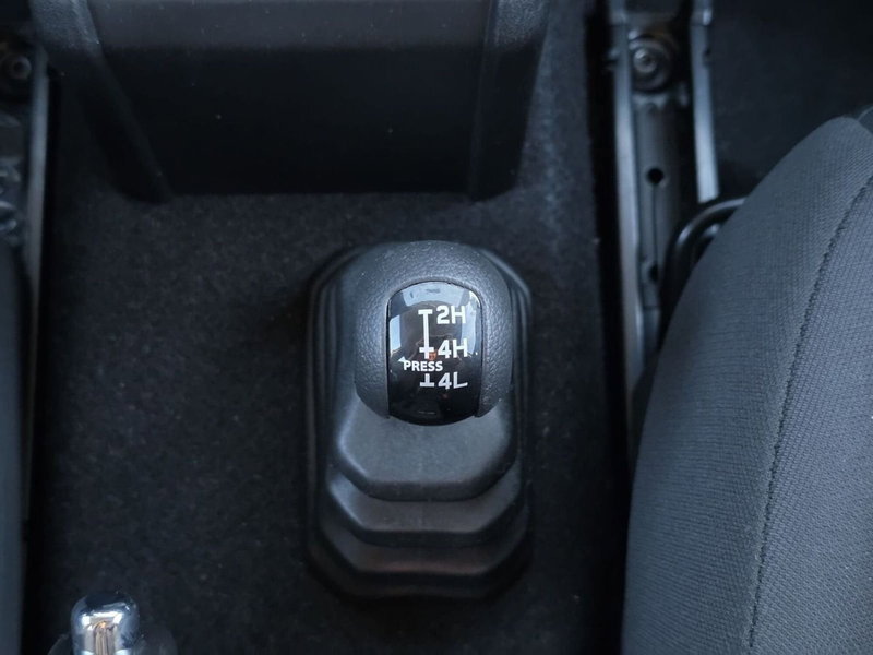 Suzuki Jimny nuova a Pistoia (9)