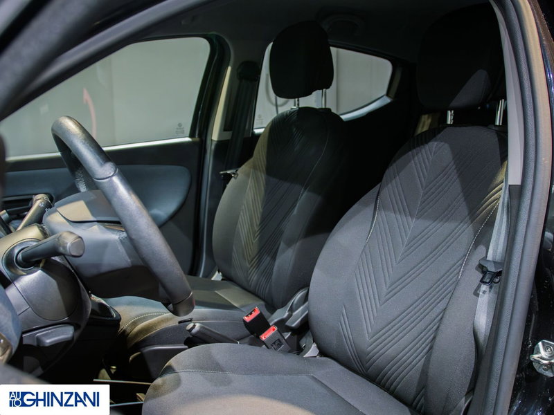 Lancia Ypsilon usata a Bergamo (8)