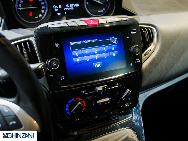 Lancia Ypsilon usata a Bergamo (13)