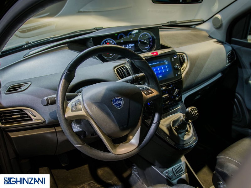 Lancia Ypsilon usata a Bergamo (9)