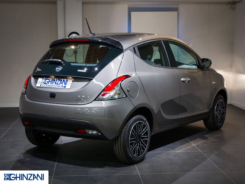 Lancia Ypsilon usata a Bergamo (5)