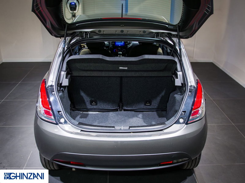 Lancia Ypsilon usata a Bergamo (9)