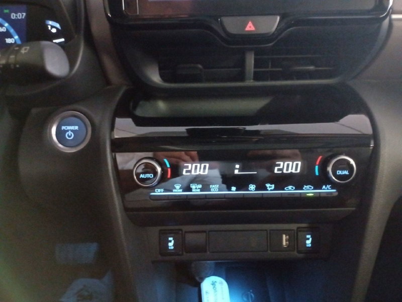 Toyota Yaris Cross usata a Milano (15)