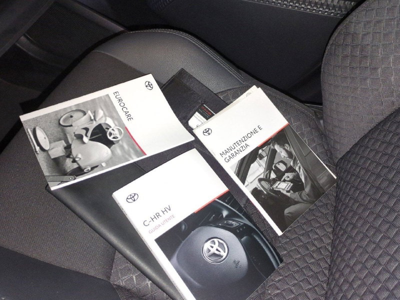 Toyota Toyota C-HR usata a Milano (17)