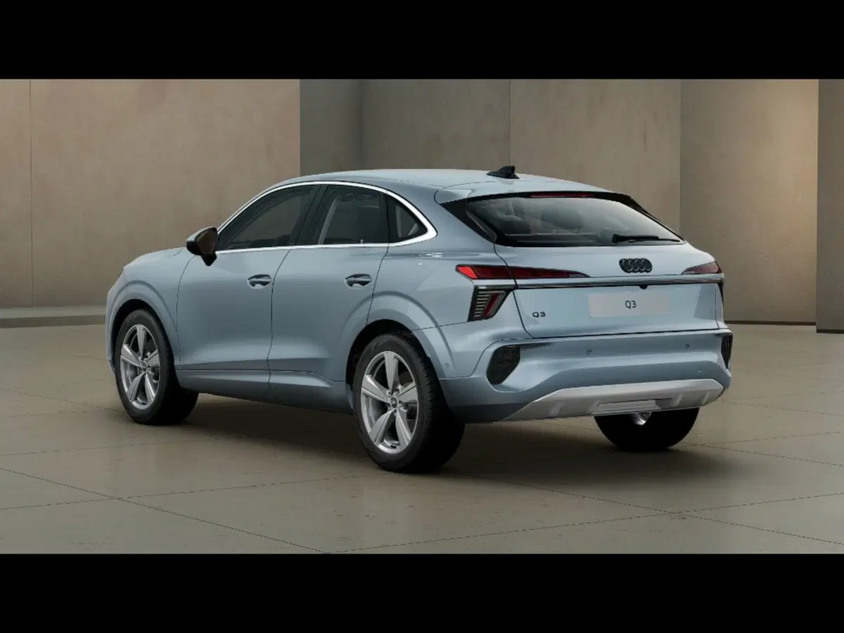 Audi Q3 Sportback nuova a Pisa (3)