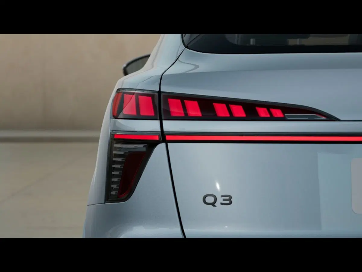 Audi Q3 Sportback nuova a Pisa (7)