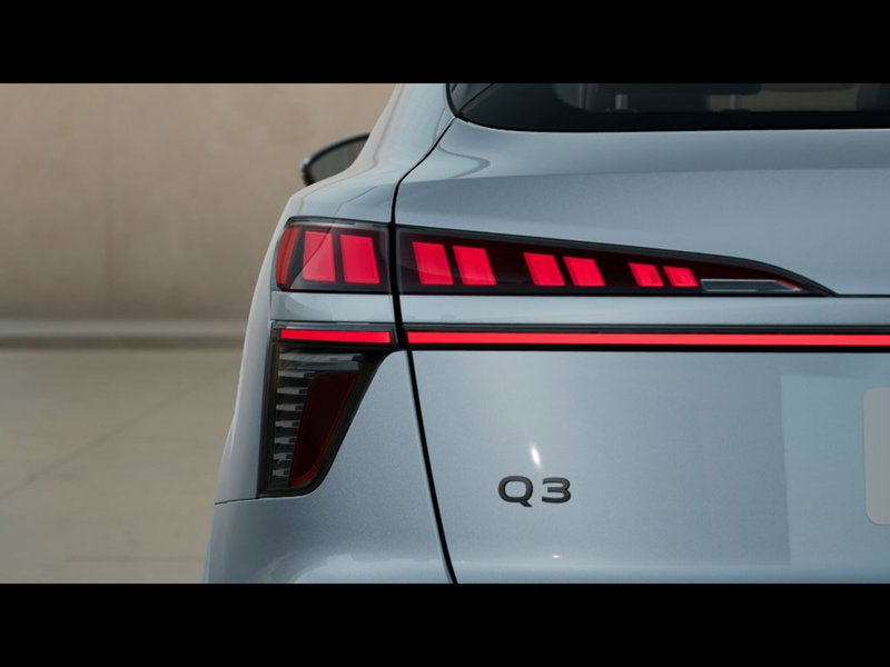 Audi Q3 Sportback nuova a Pisa (7)