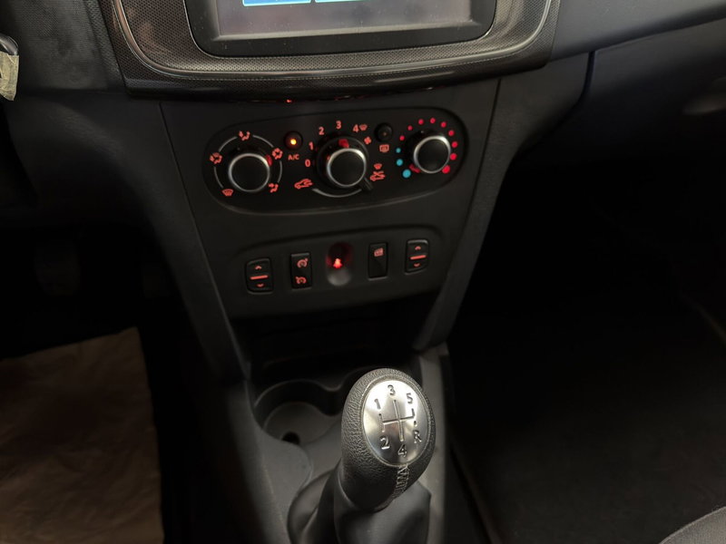 Dacia Sandero usata a Milano (12)