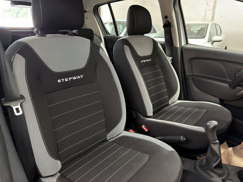 Dacia Sandero usata a Milano (14)