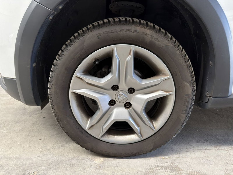 Dacia Sandero usata a Milano (9)