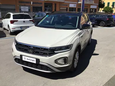Volkswagen T-Roc 1.5 tsi Life dsg del 2023 usata a Chiavari